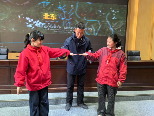 Science Outreach from Qinling Zhongnanshan Geopark: Fostering Ecological Stewardship in Schools